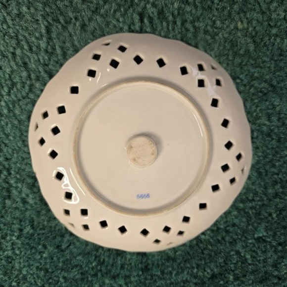 VINTAGE Blue Danube/Meissen? Cut Lace Plate 6 in Gold Rimmed Floral Wall Mount - Picture 5 of 6